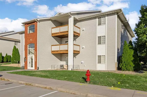2444 Rushmore Dr, Iowa City, IA 52246