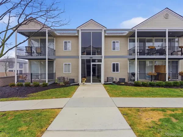 301 N Eton ST #B, Birmingham, MI 48009