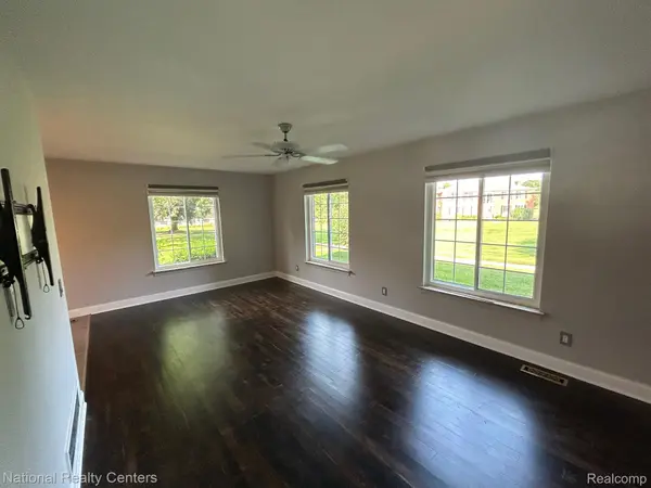 683 E Fox Hills DR #68, Bloomfield Hills, MI 48304