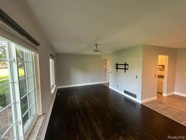 683 E Fox Hills DR #68, Bloomfield Hills, MI 48304