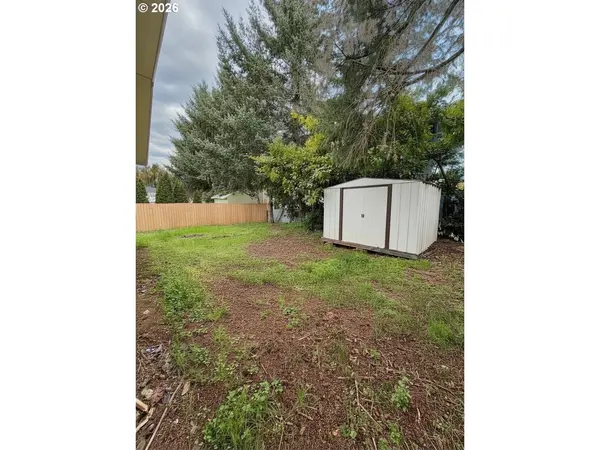 1524 S 8TH ST, Cottage Grove, OR 97424