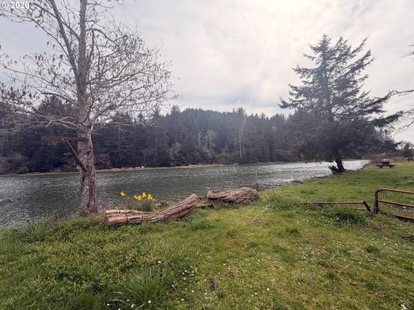 5142 SE Hwy101 #28, Lincoln City, OR 97367