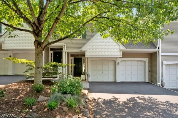 25 Rock Creek Woods Dr, Lambertville City, NJ 08530