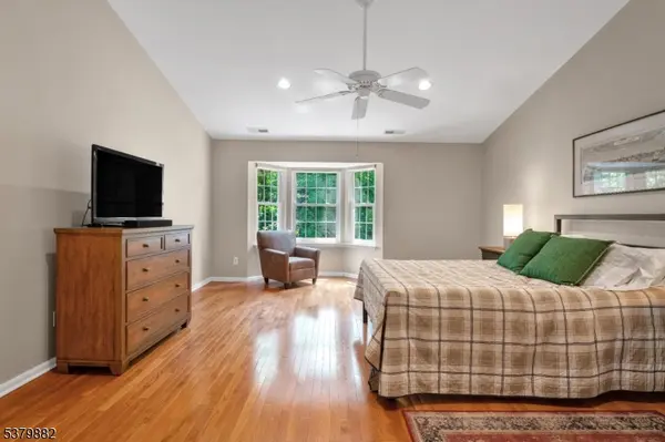 25 Rock Creek Woods Dr, Lambertville City, NJ 08530