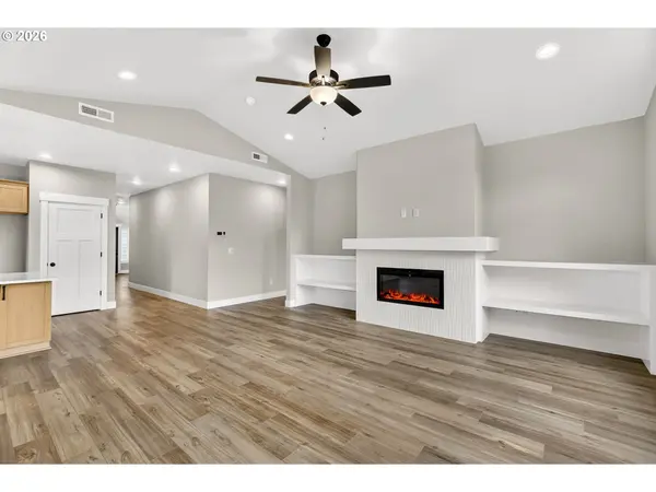 2027 E OTTER LOOP #68, La Center, WA 98629