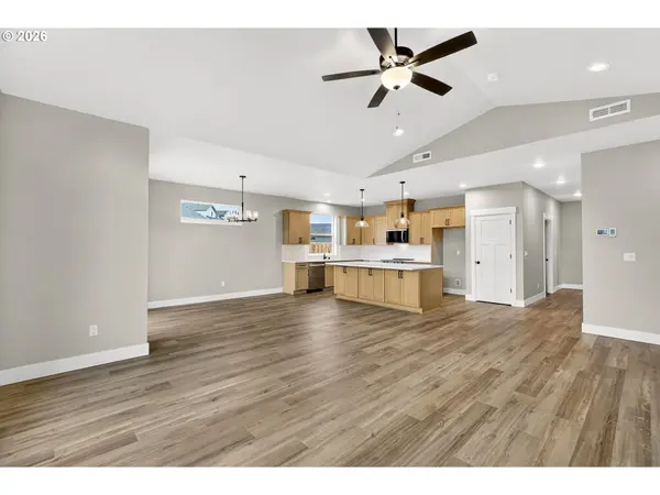 2027 E OTTER LOOP #68, La Center, WA 98629