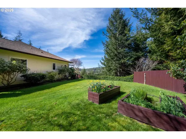 93621 LINKS LN, Coos Bay, OR 97420