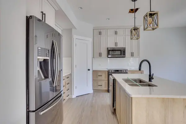 7211 Railway AVE, Fort Mcmurray, AB T9H 1B8