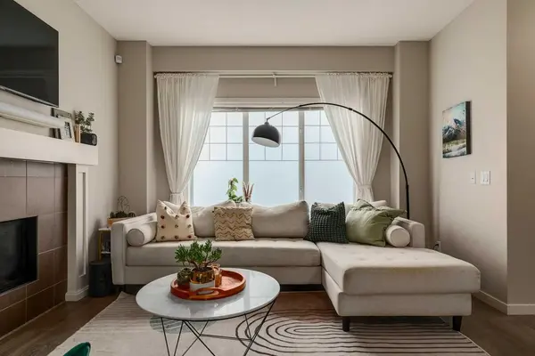 159 Mahogany GRV SE, Calgary, AB T2M 1W9