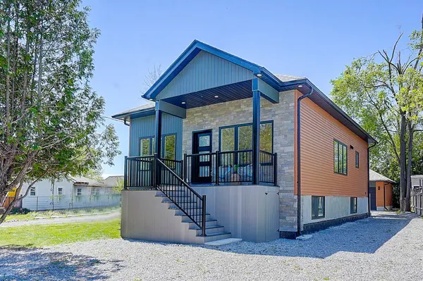 15 Farley CIR, Georgina, ON L0E 1S0