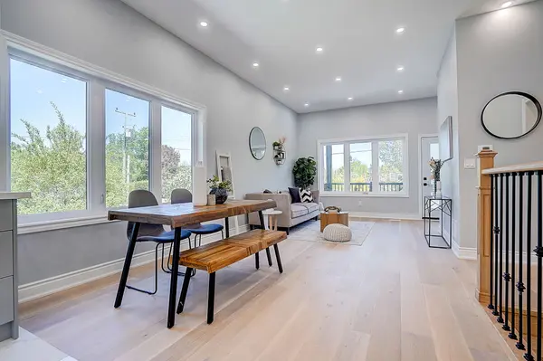 15 Farley CIR, Georgina, ON L0E 1S0