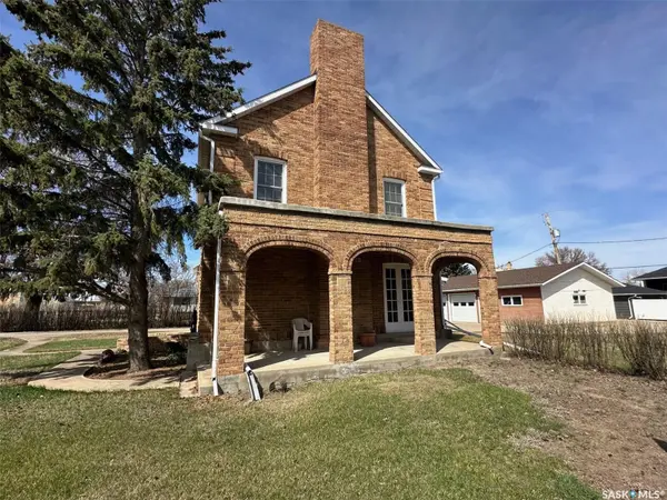 107 1st AVENUE W, Gravelbourg, SK S0H 1X0