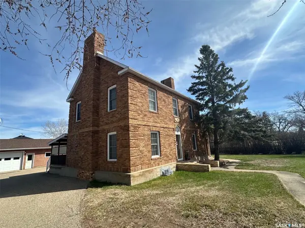 107 1st AVENUE W, Gravelbourg, SK S0H 1X0