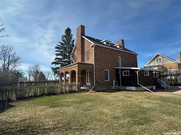 107 1st AVENUE W, Gravelbourg, SK S0H 1X0