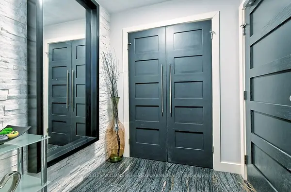 11 Wincott DR #1411, Toronto W09, ON M9R 2R9