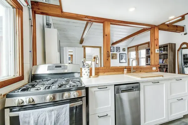 716 Sandy Bay RD, Haldimand, ON N1A 2W6