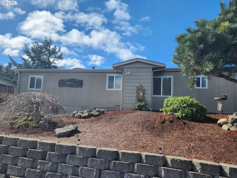 100 RIVER BEND RD #24, Reedsport, OR 97467