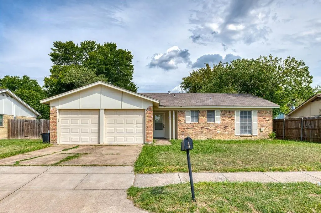 8013 Emerald Hills Way, North Richland Hills, TX 76180