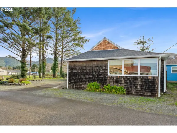 110 N EASY ST, Rockaway Beach, OR 97136