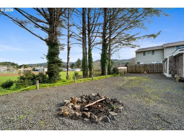 110 N EASY ST, Rockaway Beach, OR 97136