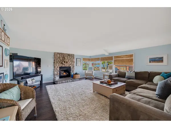 110 N EASY ST, Rockaway Beach, OR 97136