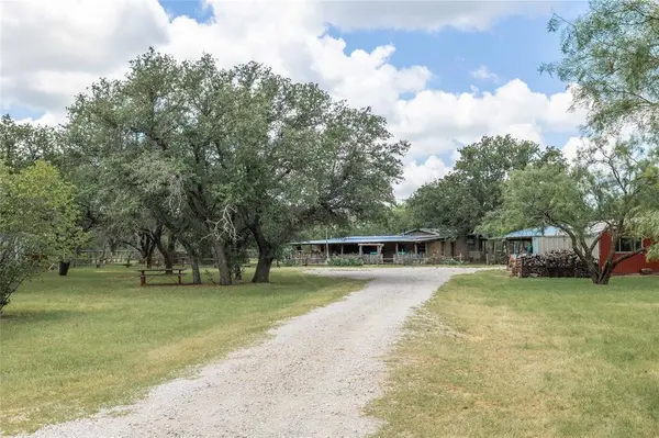601 Country Oaks Lane, Brownwood, TX 76801