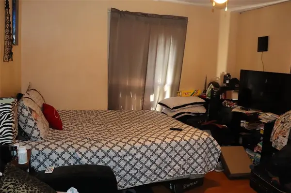 916 Poindexter Avenue, Cleburne, TX 76033