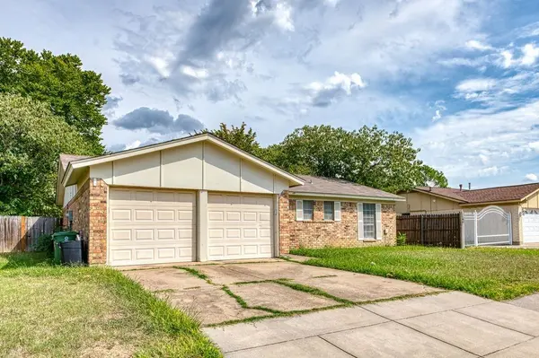 8013 Emerald Hills Way, North Richland Hills, TX 76180