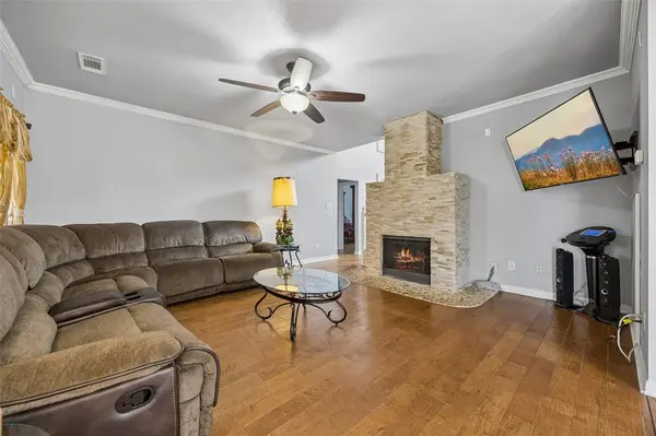 217 Matlock Meadow Drive, Arlington, TX 76002