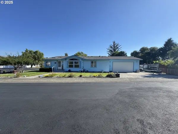 227 LAKELAND DR, Lakeside, OR 97449