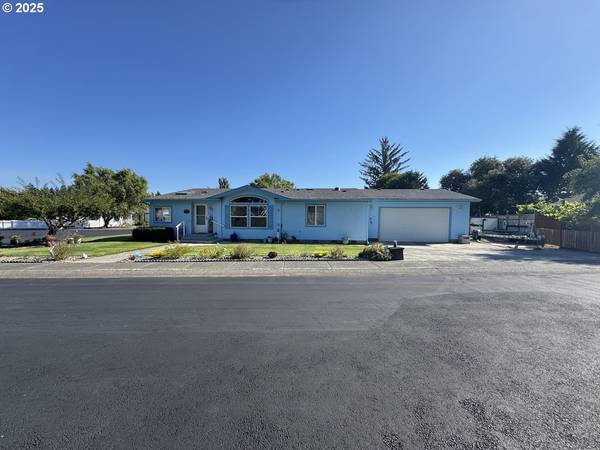 227 LAKELAND DR, Lakeside, OR 97449