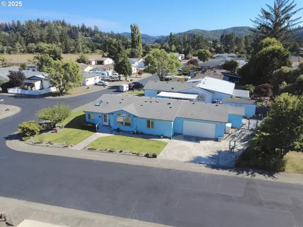 227 LAKELAND DR, Lakeside, OR 97449