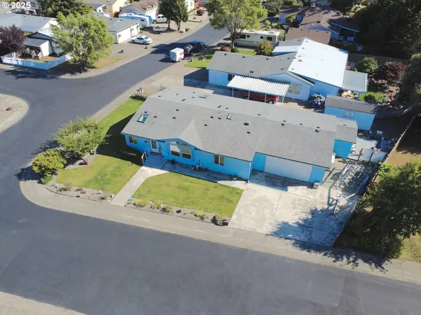 227 LAKELAND DR, Lakeside, OR 97449