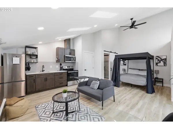 520 ETHAN CT, Springfield, OR 97477