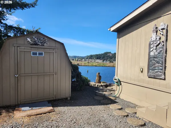 100 RIVER BEND RD #24, Reedsport, OR 97467