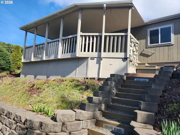 100 RIVER BEND RD #24, Reedsport, OR 97467