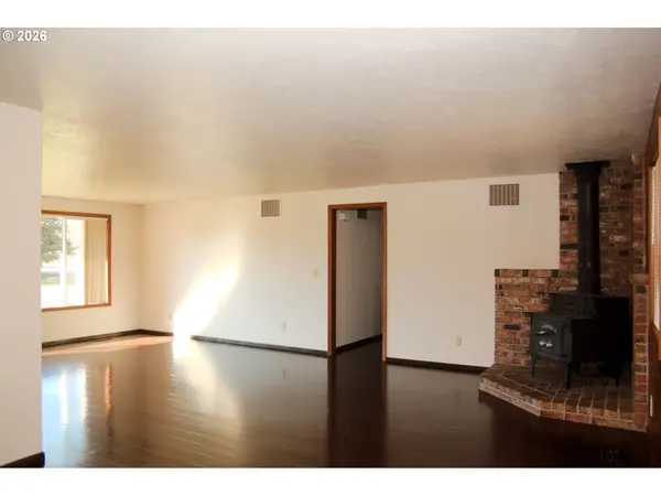 500 HAUSMAN AVE, Brownsville, OR 97327