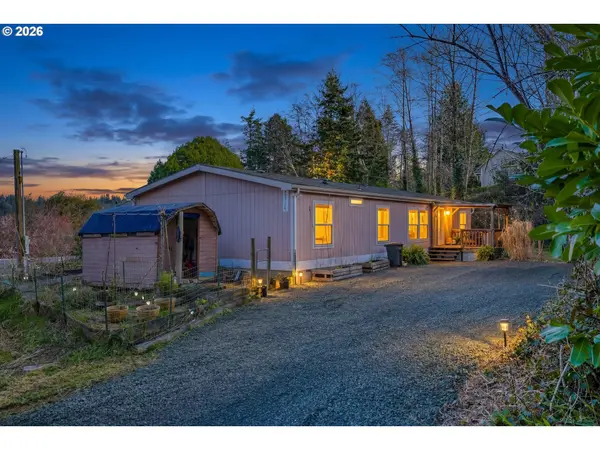 93720 ADAMS LN, Coos Bay, OR 97420