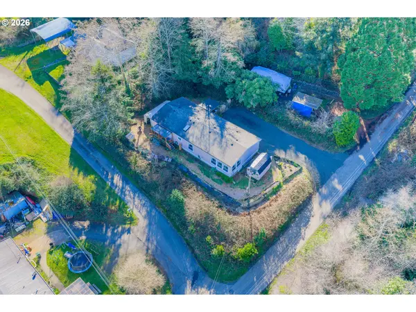 93720 ADAMS LN, Coos Bay, OR 97420