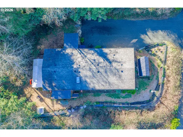 93720 ADAMS LN, Coos Bay, OR 97420