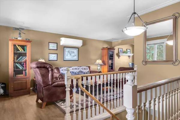 2211 45 ST SE, Calgary, AB T2B 1K1