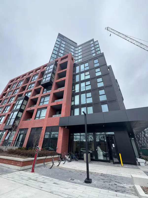 8 Tippett RD #413, Toronto C06, ON M3H 0E7