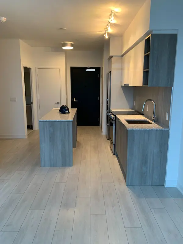 31 Tippett RD #817, Toronto C06, ON M3H 0C8