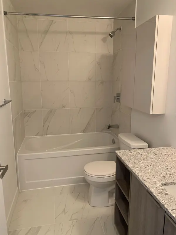 31 Tippett RD #817, Toronto C06, ON M3H 0C8