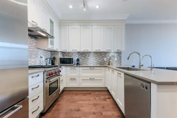 10360 Islington AVE #304, Vaughan, ON L0J 1C0