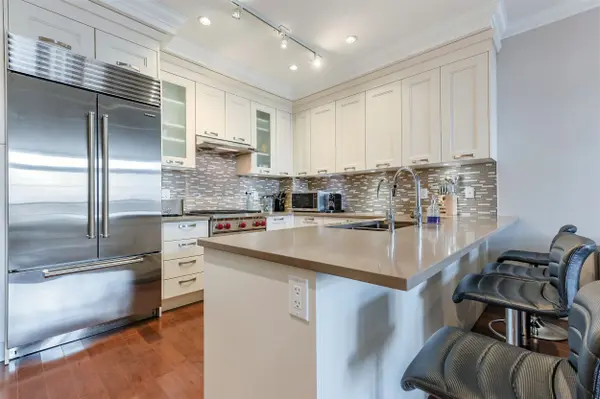 10360 Islington AVE #304, Vaughan, ON L0J 1C0