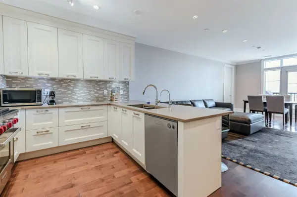 10360 Islington AVE #304, Vaughan, ON L0J 1C0