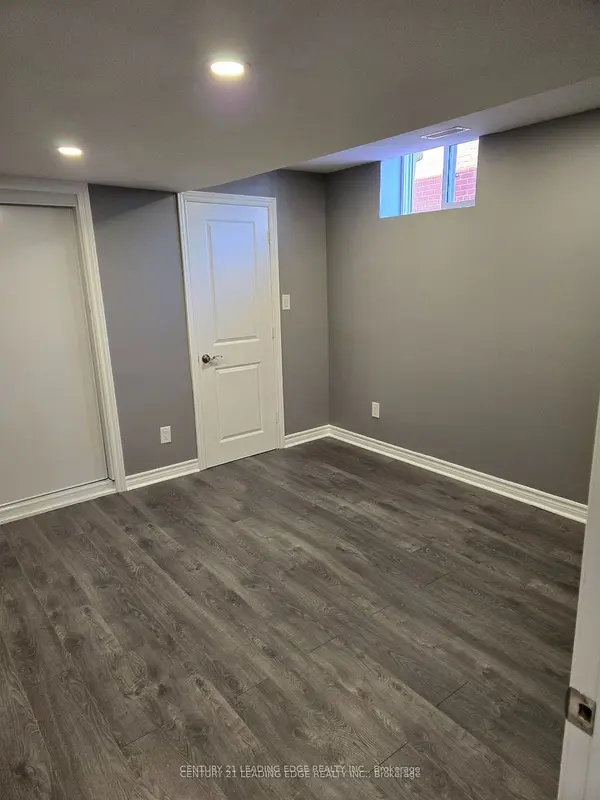 10 Lambton AVE, Toronto W04, ON M6N 2S1