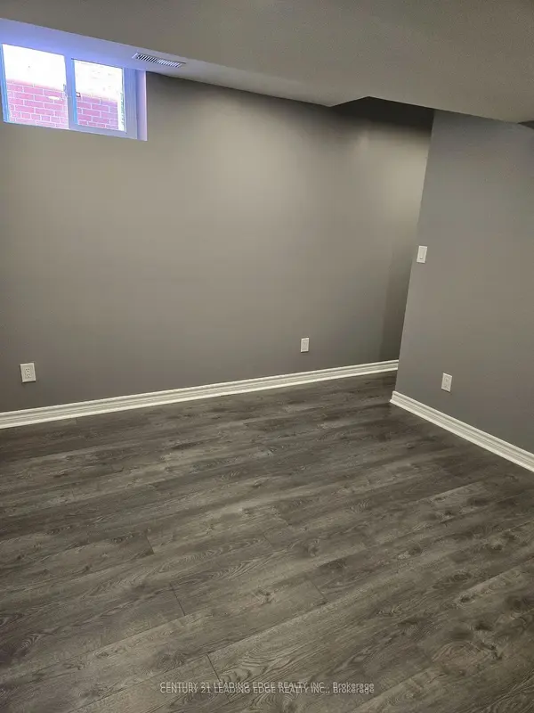 10 Lambton AVE, Toronto W04, ON M6N 2S1