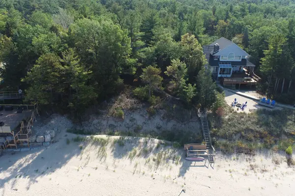 9864 Huron PL, Lambton Shores, ON N0M 1T0